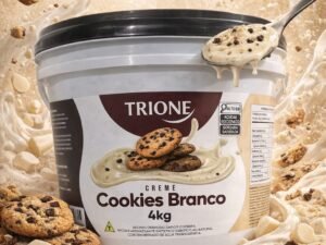 Creme Leitinho Trione 4kG em balde, sabor irresistível de cookies com chocolate branco.